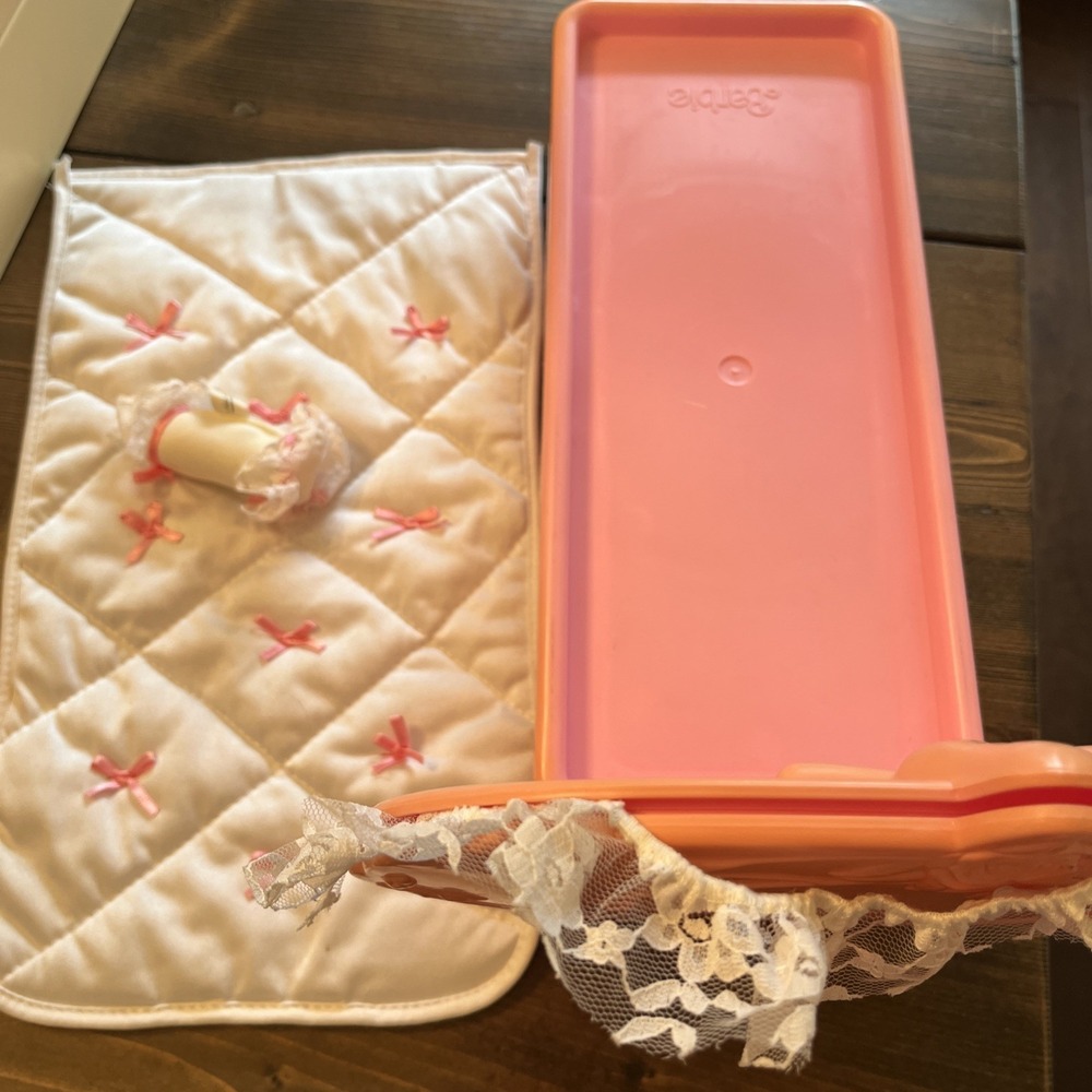 Vintage Barbie 1980s Sweet Roses Doll Bedding Kitchen Furniture Lot Mattel READ - Picture 5 of 16